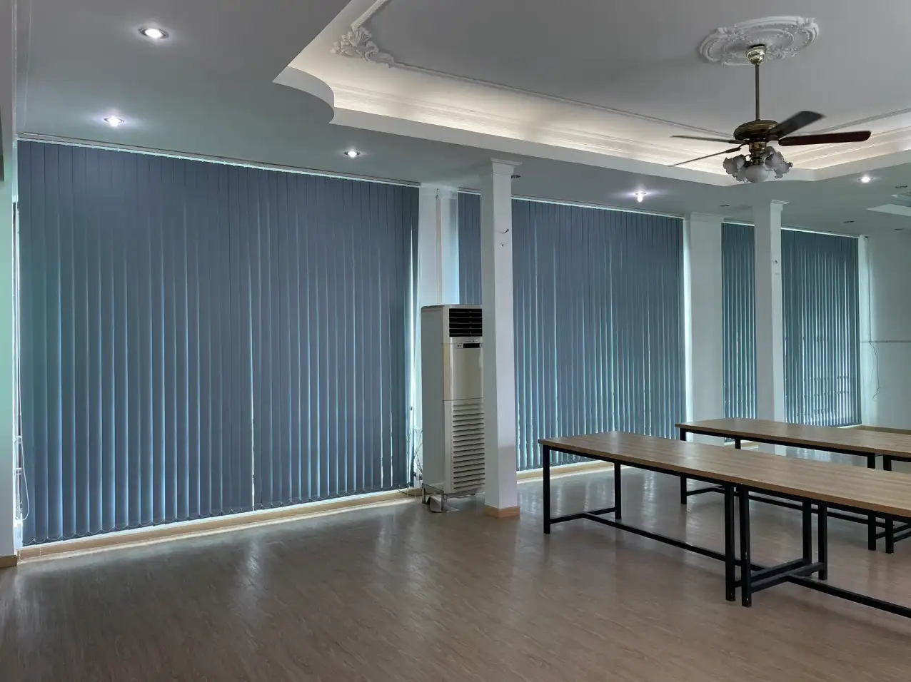 public/projects/Rèm lá dọc cho văn phòng hãng xe MG Kinh Dương Vương.webp